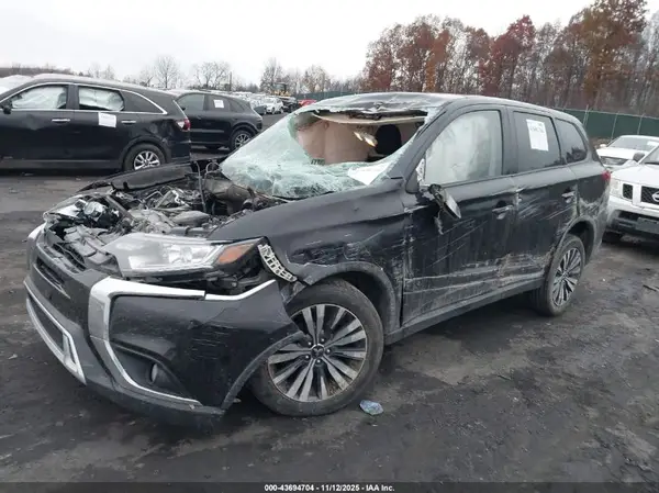 JA4AZ3A34KZ042104 2019 MITSUBISHI OUTLANDER - Image 2