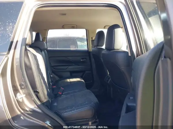 JA4AZ3A34KZ042636 2019 MITSUBISHI OUTLANDER - Image 8