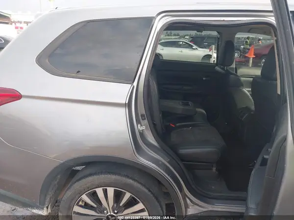 JA4AZ3A34KZ045634 2019 MITSUBISHI OUTLANDER - Image 8