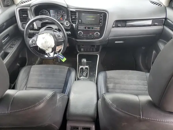 JA4AZ3A34KZ046072 2019 MITSUBISHI OUTLANDER - Image 8