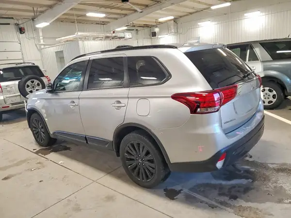 JA4AZ3A34LJ001651 2020 MITSUBISHI OUTLANDER - Image 2