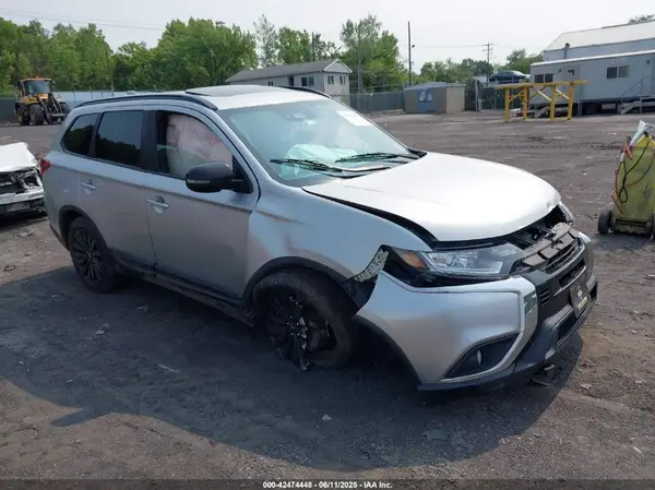 JA4AZ3A34LZ004714 2020 MITSUBISHI OUTLANDER - Image 1