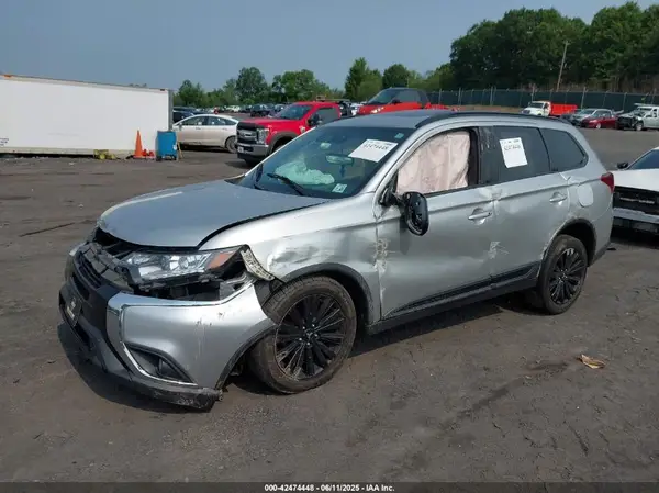JA4AZ3A34LZ004714 2020 MITSUBISHI OUTLANDER - Image 2