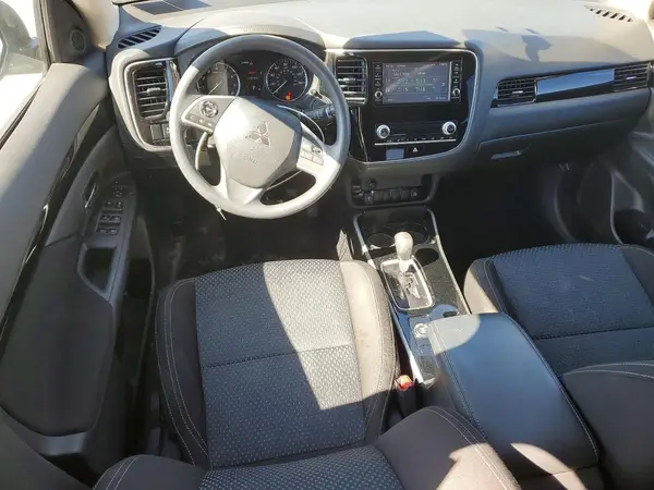 JA4AZ3A34LZ014563 2020 MITSUBISHI OUTLANDER - Image 8