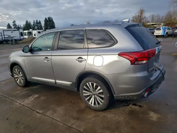 JA4AZ3A34LZ017656 2020 MITSUBISHI OUTLANDER - Image 2