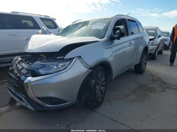 JA4AZ3A34LZ017947 2020 MITSUBISHI OUTLANDER - Image 2