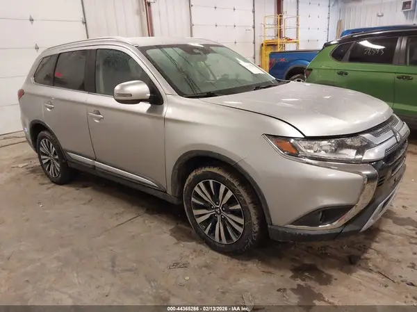 JA4AZ3A34LZ024008 2020 MITSUBISHI OUTLANDER - Image 1