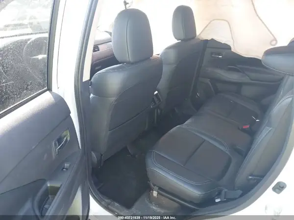 JA4AZ3A34LZ031105 2020 MITSUBISHI OUTLANDER - Image 8