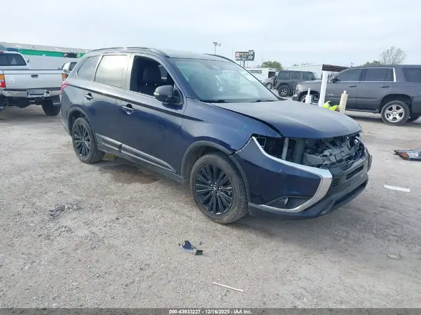 JA4AZ3A34LZ036899 2020 MITSUBISHI OUTLANDER - Image 1