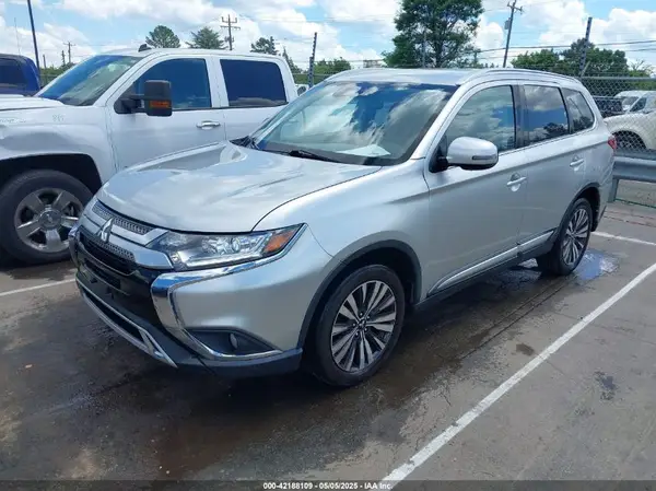 JA4AZ3A34LZ040810 2020 MITSUBISHI OUTLANDER - Image 2