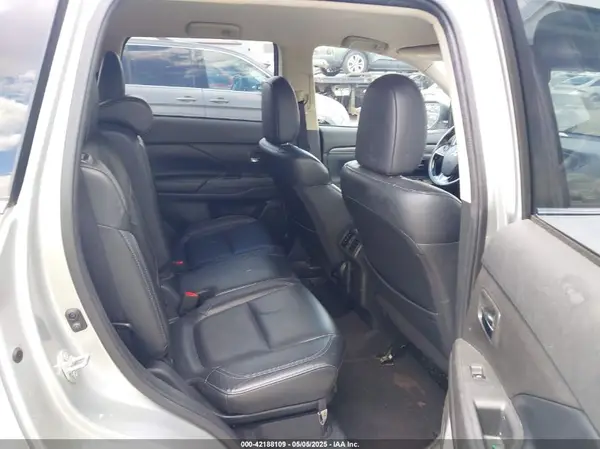 JA4AZ3A34LZ040810 2020 MITSUBISHI OUTLANDER - Image 8