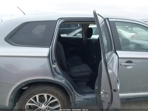 JA4AZ3A35GZ002833 2016 MITSUBISHI OUTLANDER - Image 8