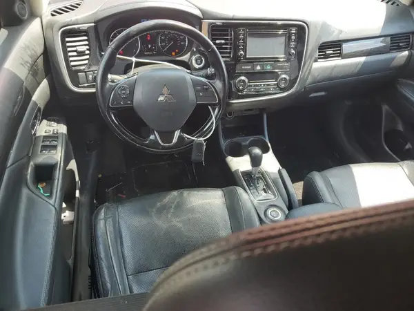 JA4AZ3A35GZ006946 2016 MITSUBISHI OUTLANDER - Image 8