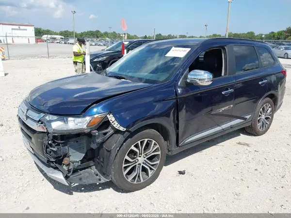 JA4AZ3A35GZ036707 2016 MITSUBISHI OUTLANDER - Image 2