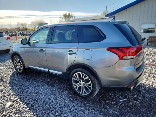 JA4AZ3A35GZ055841 2016 MITSUBISHI OUTLANDER - Image 2