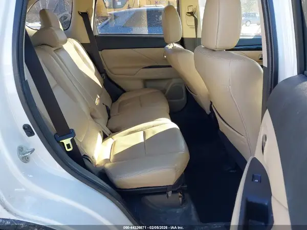 JA4AZ3A35GZ060442 2016 MITSUBISHI OUTLANDER - Image 8