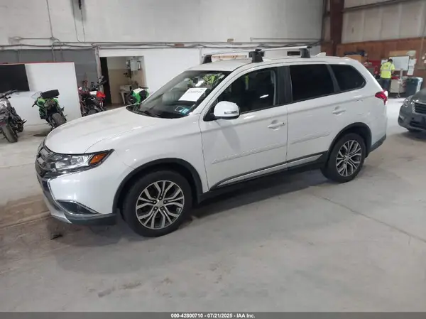 JA4AZ3A35HZ007810 2017 MITSUBISHI OUTLANDER - Image 2