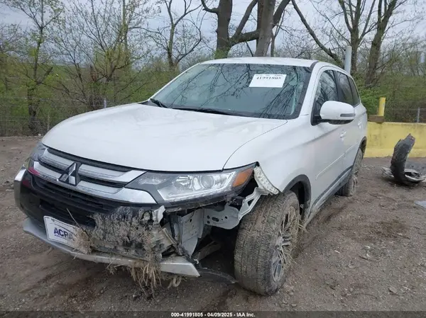 JA4AZ3A35HZ010528 2017 MITSUBISHI OUTLANDER - Image 2