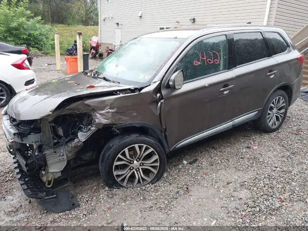 JA4AZ3A35HZ015762 2017 MITSUBISHI OUTLANDER - Image 2