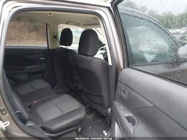 JA4AZ3A35HZ015762 2017 MITSUBISHI OUTLANDER - Image 8
