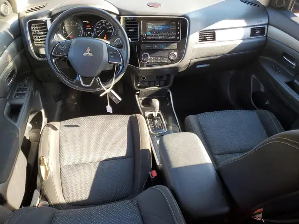 JA4AZ3A35HZ015826 2017 MITSUBISHI OUTLANDER - Image 8