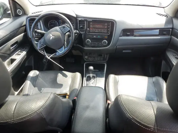 JA4AZ3A35HZ016135 2017 MITSUBISHI OUTLANDER - Image 8