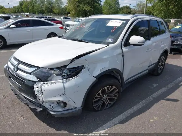 JA4AZ3A35HZ025353 2017 MITSUBISHI OUTLANDER - Image 2