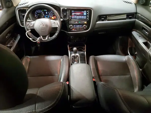 JA4AZ3A35HZ025708 2017 MITSUBISHI OUTLANDER - Image 8