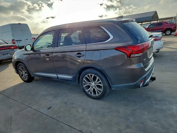 JA4AZ3A35HZ029161 2017 MITSUBISHI OUTLANDER - Image 2