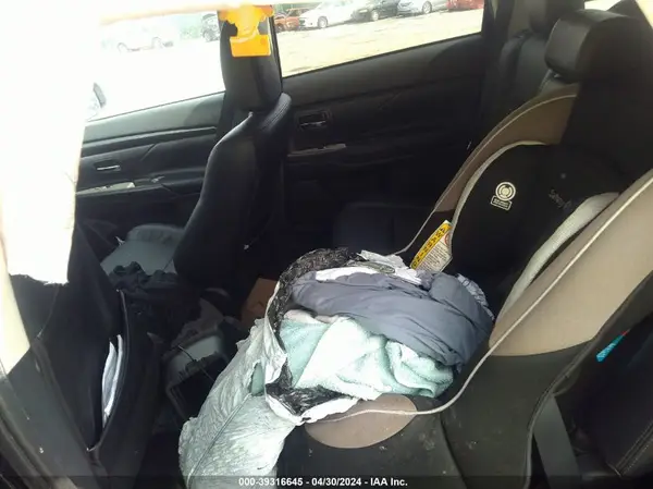 JA4AZ3A35HZ029337 2017 MITSUBISHI OUTLANDER - Image 8