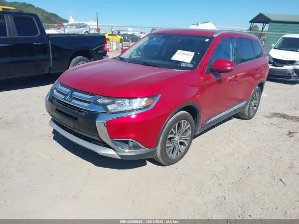JA4AZ3A35HZ031458 2017 MITSUBISHI OUTLANDER - Image 2