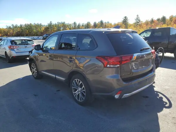 JA4AZ3A35HZ035798 2017 MITSUBISHI OUTLANDER - Image 2