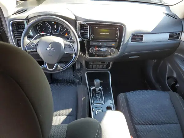 JA4AZ3A35HZ035798 2017 MITSUBISHI OUTLANDER - Image 8