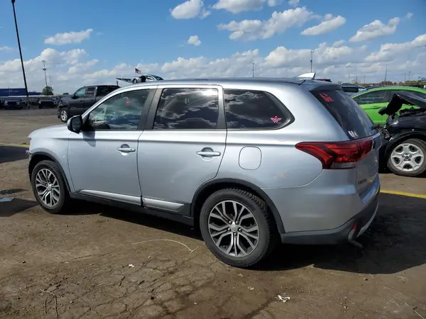 JA4AZ3A35HZ036952 2017 MITSUBISHI OUTLANDER - Image 2