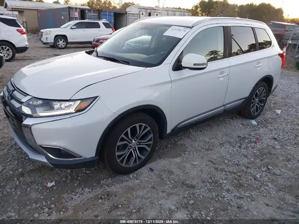 JA4AZ3A35HZ038426 2017 MITSUBISHI OUTLANDER - Image 2
