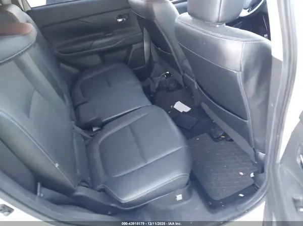 JA4AZ3A35HZ038426 2017 MITSUBISHI OUTLANDER - Image 8