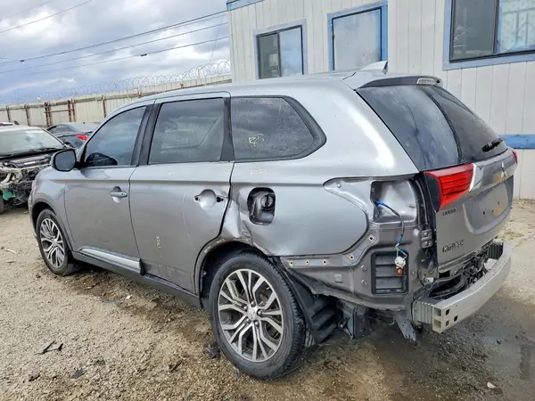 JA4AZ3A35HZ044730 2017 MITSUBISHI OUTLANDER - Image 2