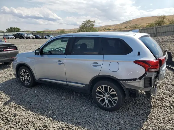 JA4AZ3A35HZ045585 2017 MITSUBISHI OUTLANDER - Image 2