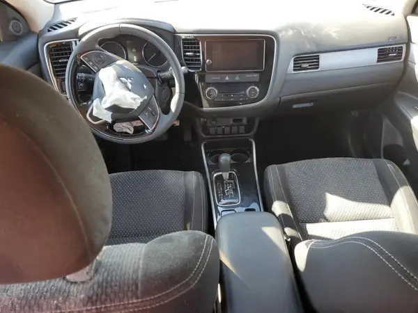JA4AZ3A35HZ049085 2017 MITSUBISHI OUTLANDER - Image 8
