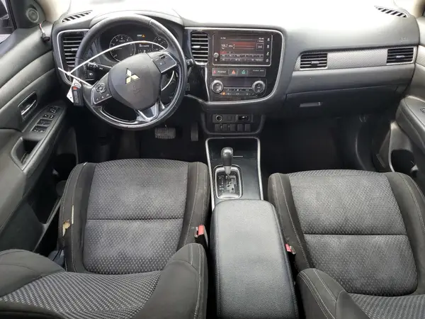 JA4AZ3A35HZ050303 2017 MITSUBISHI OUTLANDER - Image 8