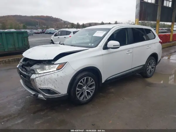 JA4AZ3A35HZ054965 2017 MITSUBISHI OUTLANDER - Image 2