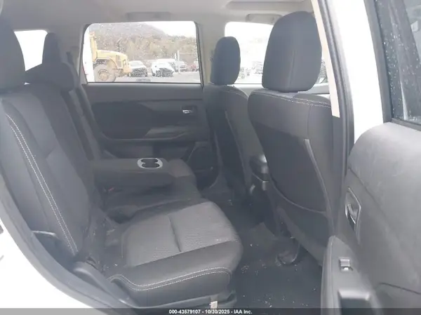 JA4AZ3A35HZ054965 2017 MITSUBISHI OUTLANDER - Image 8