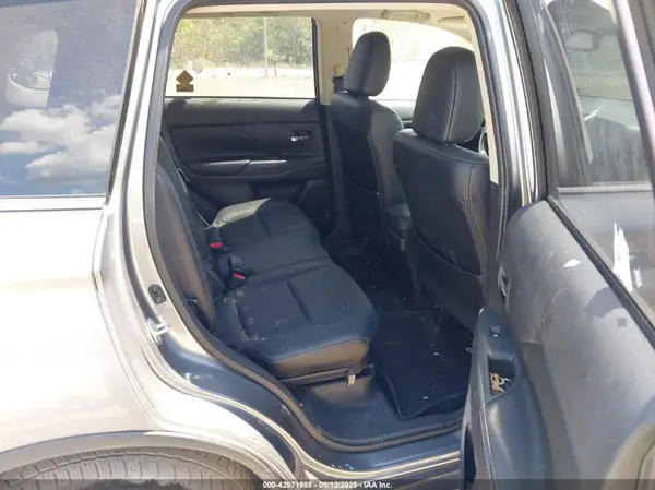 JA4AZ3A35HZ055663 2017 MITSUBISHI OUTLANDER - Image 8