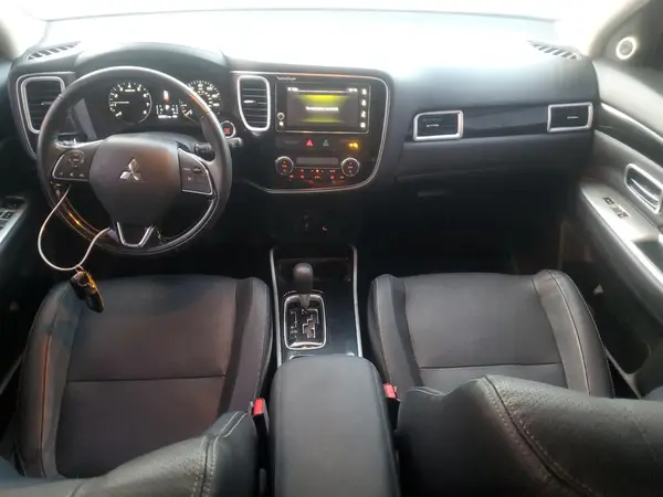 JA4AZ3A35HZ057526 2017 MITSUBISHI OUTLANDER - Image 8