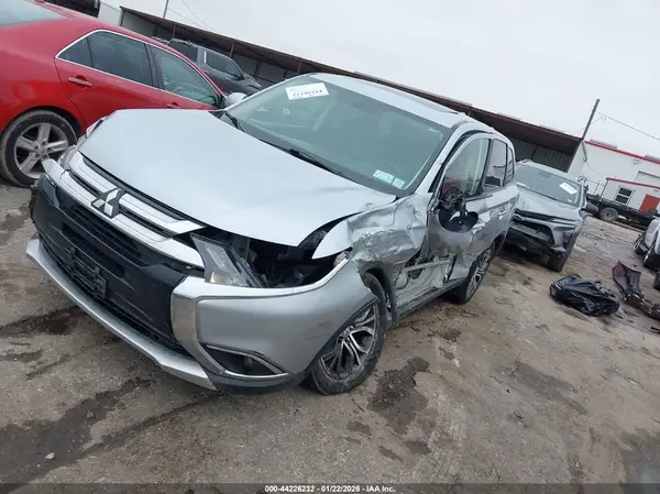 JA4AZ3A35HZ057963 2017 MITSUBISHI OUTLANDER - Image 2