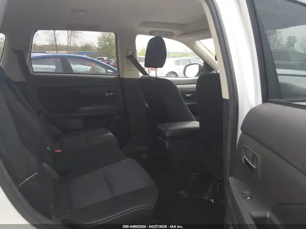JA4AZ3A35HZ058126 2017 MITSUBISHI OUTLANDER - Image 8