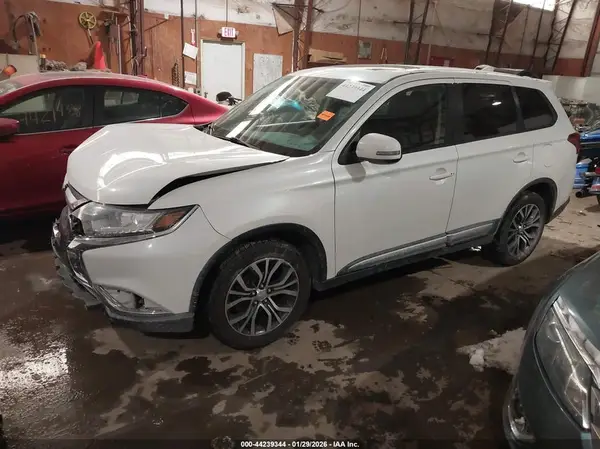 JA4AZ3A35HZ058675 2017 MITSUBISHI OUTLANDER - Image 2