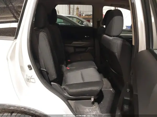 JA4AZ3A35HZ058675 2017 MITSUBISHI OUTLANDER - Image 8