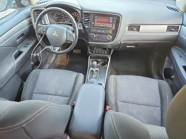 JA4AZ3A35HZ063987 2017 MITSUBISHI OUTLANDER - Image 8