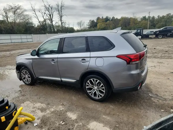 JA4AZ3A35HZ064735 2017 MITSUBISHI OUTLANDER - Image 2